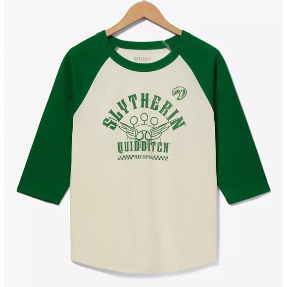 5/$30 💚 Harry Potter Slytherin Quidditch Raglan Tee | Size Medium | BoxLunch - Picture 1 of 3